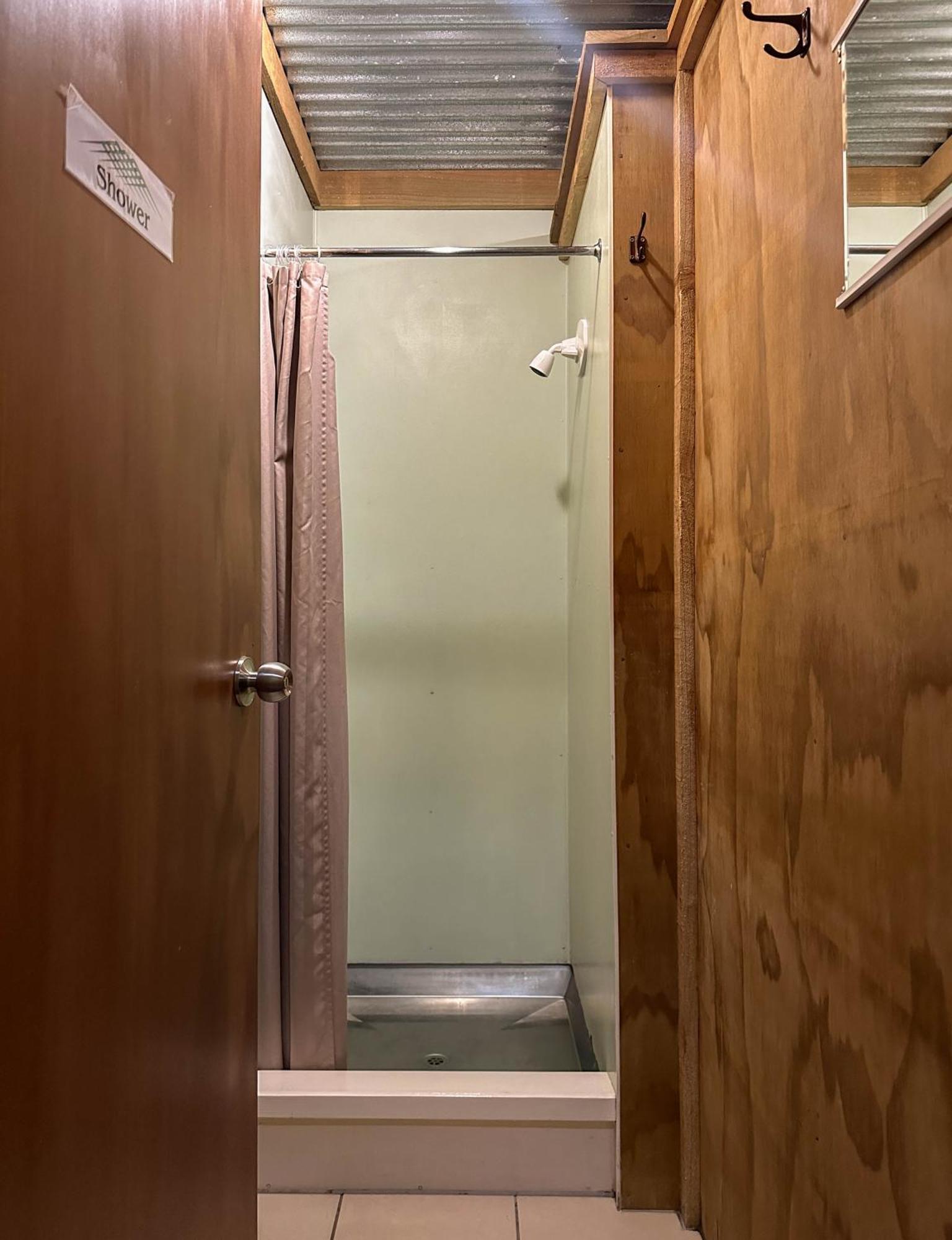 The Crossing Lodge & Backpackers Erua Esterno foto