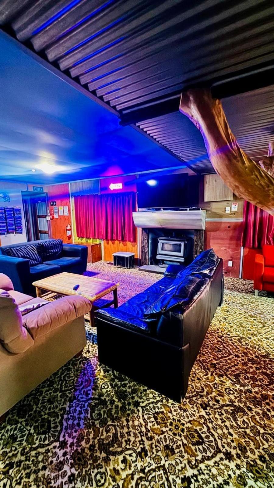 The Crossing Lodge & Backpackers Erua Esterno foto