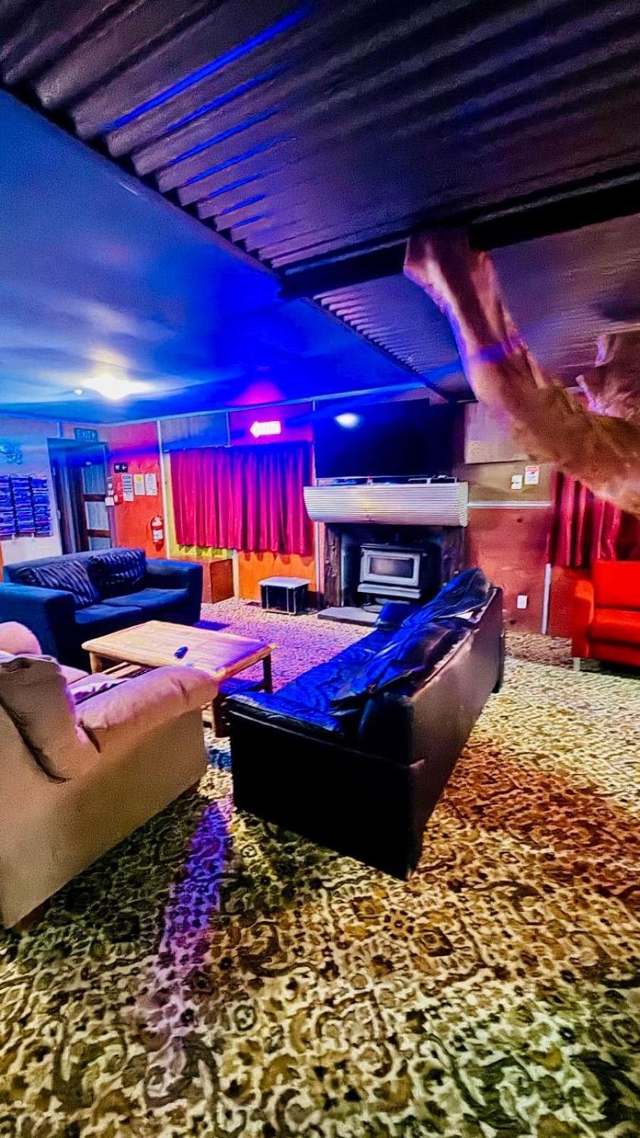 The Crossing Lodge & Backpackers Erua Esterno foto