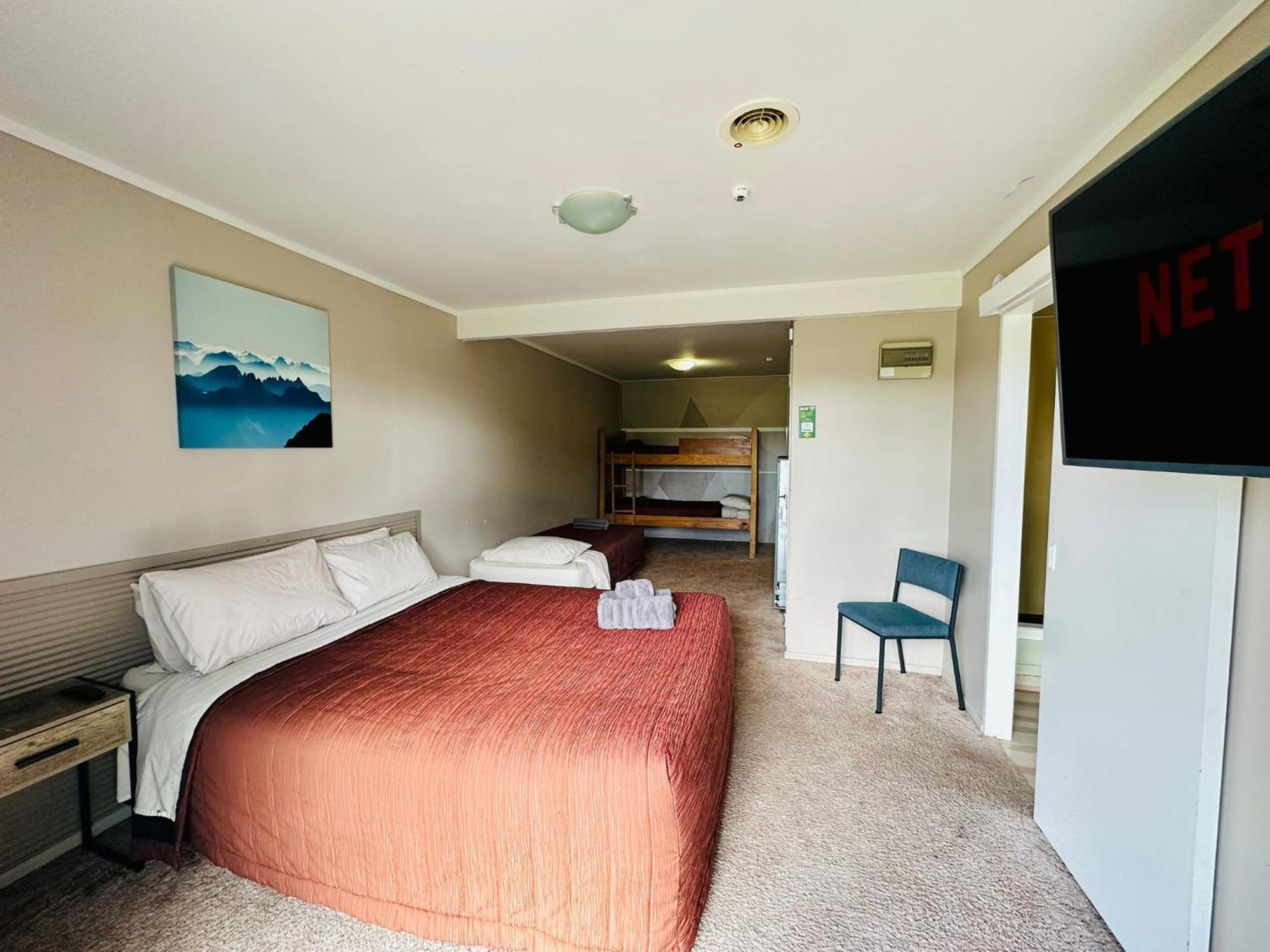 The Crossing Lodge & Backpackers Erua Esterno foto