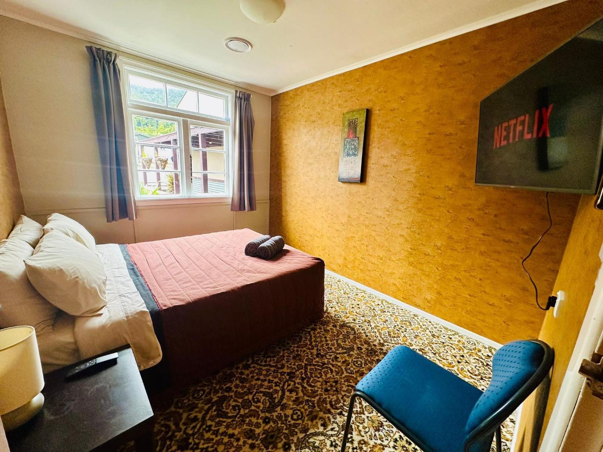 The Crossing Lodge & Backpackers Erua Esterno foto