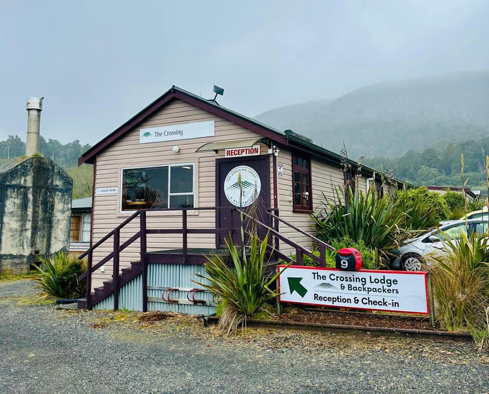 The Crossing Lodge & Backpackers Erua Esterno foto